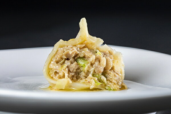 【新橋の名店】キャベツ餃子(10個入り) 一味玲玲 手作り 自家製酢胡椒付 & にんにく醤油付 冷凍 餃子 香辛料30種 保存料不使用 パーティ ギフト おつま...