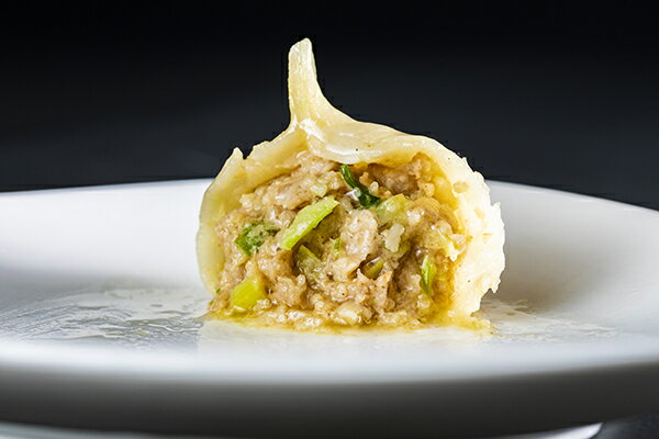 【新橋の名店】ニンニク餃子(10個入り) 一味玲玲 手作り 自家製酢胡椒付 & にんにく醤油付 冷凍 餃子 香辛料30種 保存料不使用 パーティ ギフト おつま...