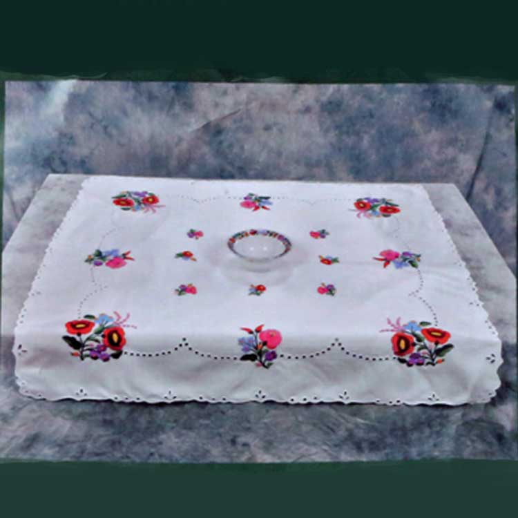 カロチャ　毛糸手刺繍　混紡リネン　テーブルクロス カロチャ 毛糸手刺繍 混紡リネン テーブルクロス