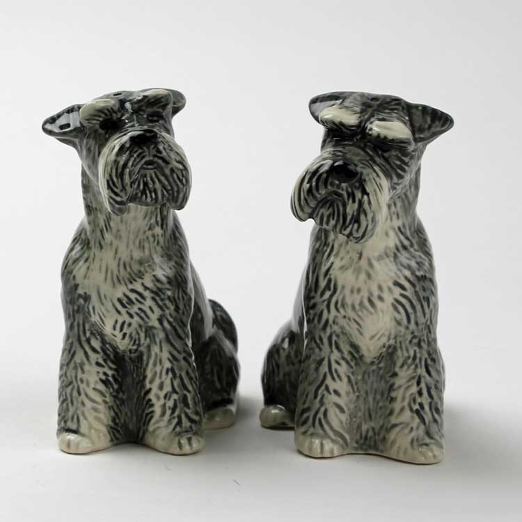 楽天海外雑貨のドゥナパールSchnauzerのSalt&Pepper イギリス Quail Ceramics 動物 置物 オブジェ インテリア 陶器 犬好き わんこ シュナウザー 犬 イヌ 塩コショウ入れ 塩胡椒入れ 調味料入れ キッチンインテリア