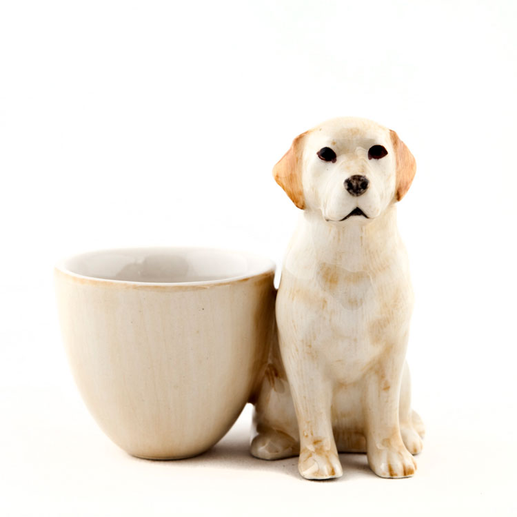 エッグスタンド Labrador-withEggCup (goldenラブラドールの エッグカップ イギリス Quail Ceramics クウェイル・セラミックス 動物 置物 アニマル雑貨 オブジェ インテリア 北欧 モダン 陶器 エッグカップ 犬 ラブラドール その1
