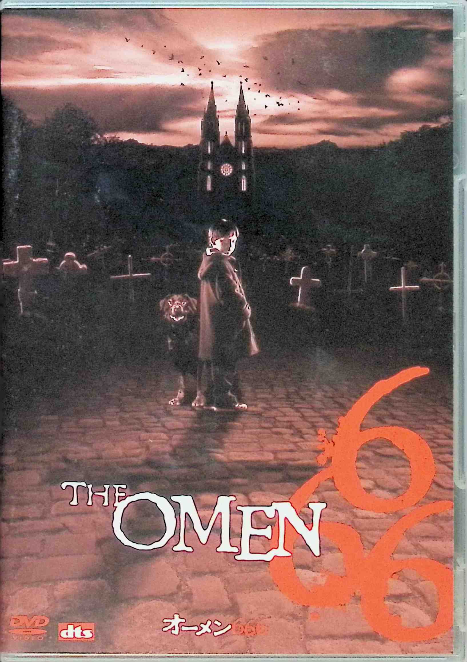 「 オーメン666 [DVD]」 リーヴ・シュレイバー (出演), ジュリア・スタイルズ (出演), ジョン・ムーア (監督) 6月6日午前6時、アメリカ人の若き外交官ロバートは、妻のケイトがローマで産んだ赤ん坊が死産になったことを知らされる。彼女にそれを告げられないロバートは、出産中に母を亡くした新生児ダミアンを病院の神父からもらい受けるが……。 音声： 日本語・英語 字幕： 日本語・英語 JANコード： 4988142223180 🐾 安心の検品・保証 当店ではすべての商品を1点ずつ丁寧に検品したうえで出品しております。 万が一、商品に不備がございましたら、商品到着日から30日以内であれば返品・返金を承ります。どうぞ安心してご利用ください。 🐾 送料無料・スピード発送 AM11時までのご注文は、日本郵便〈ゆうメール〉にて当日発送いたします。 ※ゆうメールは土日祝日の配達がございません。あらかじめご了承ください。 商品は防水クッション封筒で丁寧に梱包し、ポストへお届けします。 🐾 まとめ買いがおトク！クーポン配布中 2点以上のご購入　→　100円引き 4点以上のご購入　→　400円引き 8点以上のご購入　→　1,000円引きDISC PLUSは映画・音楽好きのための専門中古ショップです。 レア盤、絶版アイテム、懐かしの名作など、毎日新商品入荷中！ 🐾 まとめ買いでおトクなクーポン配布中🐾