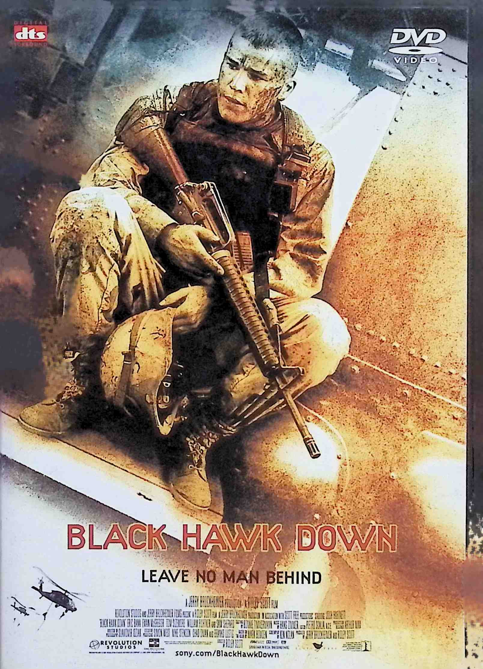 「 ブラックホーク・ダウン [DVD]」 ジョシュ・ハートネット (出演), ユアン・マクレガー (出演), リドリー・スコット (監督) ソマリアの独裁者の幹部を捕らえるため、精鋭の兵士100人を市街地に送り込んだアメリカ軍。しかし戦闘ヘリ　“ブラックホーク“が墜落するという予期せぬ事態が発生し、現地で孤立した兵士たちは無数の民兵の攻撃にさらされる。 「グラディエーター」のリドリー・スコット監督が放つ戦争超大作。1993年、アメリカ軍がソマリア紛争で多大な犠牲を払った実話を基に、悲惨を極めた戦場の現実を生々しい映像で描き出す。 音声： 日本語・英語 字幕： 日本語・英語 JANコード： 4988013657106 🐾 安心の検品・保証 当店ではすべての商品を1点ずつ丁寧に検品したうえで出品しております。 万が一、商品に不備がございましたら、商品到着日から30日以内であれば返品・返金を承ります。どうぞ安心してご利用ください。 🐾 送料無料・スピード発送 AM11時までのご注文は、日本郵便〈ゆうメール〉にて当日発送いたします。 ※ゆうメールは土日祝日の配達がございません。あらかじめご了承ください。 商品は防水クッション封筒で丁寧に梱包し、ポストへお届けします。 🐾 まとめ買いがおトク！クーポン配布中 2点以上のご購入　→　100円引き 4点以上のご購入　→　400円引き 8点以上のご購入　→　1,000円引きDISC PLUSは映画・音楽好きのための専門中古ショップです。 レア盤、絶版アイテム、懐かしの名作など、毎日新商品入荷中！ 🐾 まとめ買いでおトクなクーポン配布中 🐾