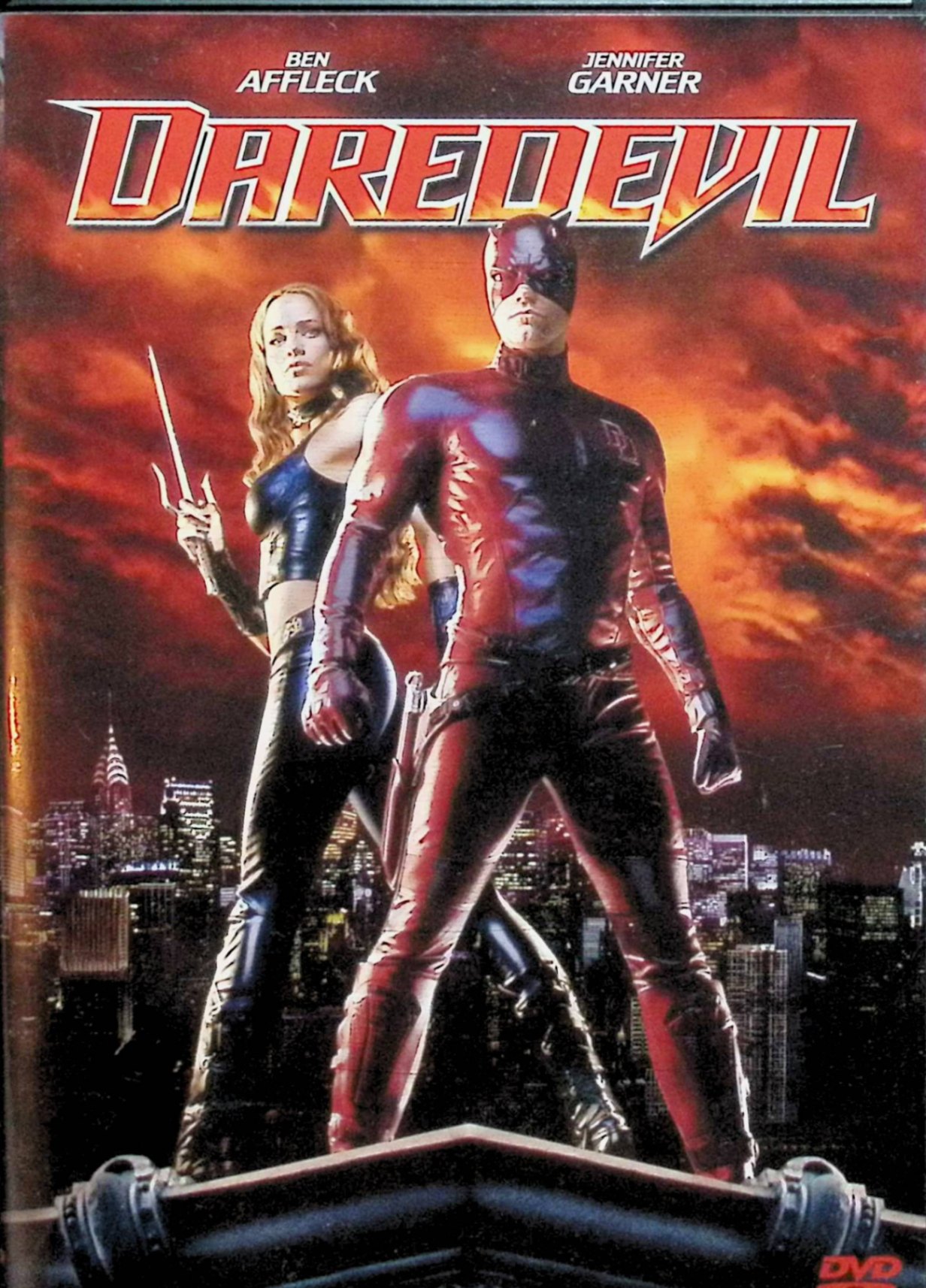 「 デアデビル [DVD]」 ベン・アフレック (出演), ジェニファー・ガーナー (出演), マーク・スティーヴン・ジョンソン (監督, 脚本) 『X-MEN』『スパイダーマン』に続く、アメコミ出身のスーパー・ヒーローが登場！ 昼は盲目の弁護士、夜は正義の復讐者として悪を裁く、デアデビルの活躍を描いたアクション大作。特殊効果を駆使したバトル・シーンは圧巻だ。 音声： 日本語・英語 字幕： 日本語・英語 JANコード： 4988142474520 🐾 安心の検品・保証 当店ではすべての商品を1点ずつ丁寧に検品したうえで出品しております。 万が一、商品に不備がございましたら、商品到着日から30日以内であれば返品・返金を承ります。どうぞ安心してご利用ください。 🐾 送料無料・スピード発送 AM11時までのご注文は、日本郵便〈ゆうメール〉にて当日発送いたします。 ※ゆうメールは土日祝日の配達がございません。あらかじめご了承ください。 商品は防水クッション封筒で丁寧に梱包し、ポストへお届けします。 🐾 まとめ買いがおトク！クーポン配布中 2点以上のご購入　→　100円引き 4点以上のご購入　→　400円引き 8点以上のご購入　→　1,000円引きDISC PLUSは映画・音楽好きのための専門中古ショップです。 レア盤、絶版アイテム、懐かしの名作など、毎日新商品入荷中！ 🐾 まとめ買いでおトクなクーポン配布中