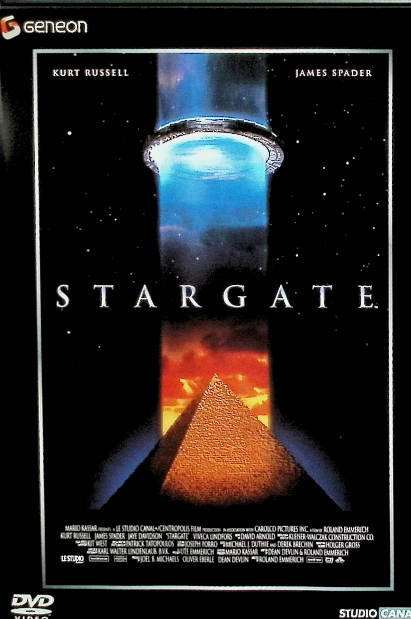 「 スターゲイト デラックス版 [DVD]」 カート・ラッセル (出演), ジェームズ・スペイダー (出演), ローランド・エメリッヒ (監督, 脚本) 「インデペンデンス・デイ」で大ヒットを飛ばしたR・エメリッヒによるSF大作。1928年、巨大な“環”の形をした遺跡が発見される。遺跡には解読不明の象形記号が刻まれていたが、その存在は軍によって闇に葬られる。時は流れて1994年、考古学者ダニエルは“ピラミッドは定説よりもはるか昔に建てられた”という学説を発表。彼は、ある老婦人から石板の古代文字の解読を依頼される。謎を次々と解くダニエルにやがて秘密が明かされる。その石板こそ、異世界へと通じる“スターゲイト”を起動させる鍵であった。 音声： 日本語・英語 字幕： 日本語 JANコード： 4988102999612 &#128062; 安心の検品・保証 当店ではすべての商品を1点ずつ丁寧に検品したうえで出品しております。 万が一、商品に不備がございましたら、商品到着日から30日以内であれば返品・返金を承ります。どうぞ安心してご利用ください。 &#128062; 送料無料・スピード発送 AM11時までのご注文は、日本郵便〈ゆうメール〉にて当日発送いたします。 ※ゆうメールは土日祝日の配達がございません。あらかじめご了承ください。 商品は防水クッション封筒で丁寧に梱包し、ポストへお届けします。 &#128062; まとめ買いがおトク！クーポン配布中 2点以上のご購入　→　100円引き 4点以上のご購入　→　400円引き 8点以上のご購入　→　1,000円引きDISC PLUSは映画・音楽好きのための専門中古ショップです。 レア盤、絶版アイテム、懐かしの名作など、毎日新商品入荷中！ &#128062; まとめ買いでおトクなクーポン配布中 &#128062;