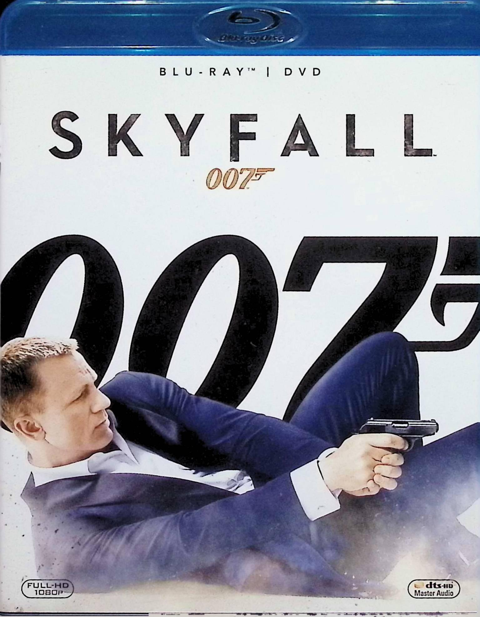 「 007/スカイフォール 2枚組ブルーレイ&DVD (初回生産限定) [Blu-ray]」 ダニエル・クレイグ ハビエル・バルデム ジュディ・デンチ 監督名 サム・メンデス MI6がテロリストに狙われ、ボンドは上司Mとともに旧敵シルヴァの陰謀に立ち向かう。忠誠心や過去と向き合いながら世界を救うべく奔走する、シリーズ屈指のドラマティック・アクション。 ジャンル（スパイ／アクション／サスペンス） 受賞歴 アカデミー賞音響編集賞・歌曲賞（主題歌「Skyfall」）受賞。 音声： 日本語・英語 字幕： 日本語・英語 JANコード： 4988142945921 🐾 安心の検品・保証 当店ではすべての商品を1点ずつ丁寧に検品したうえで出品しております。 万が一、商品に不備がございましたら、商品到着日から30日以内であれば返品・返金を承ります。どうぞ安心してご利用ください。 🐾 送料無料・スピード発送 AM11時までのご注文は、日本郵便〈ゆうメール〉にて当日発送いたします。 ※ゆうメールは土日祝日の配達がございません。あらかじめご了承ください。 商品は防水クッション封筒で丁寧に梱包し、ポストへお届けします。 🐾 まとめ買いがおトク！クーポン配布中 2点以上のご購入　→　100円引き 4点以上のご購入　→　400円引き 8点以上のご購入　→　1,000円引きDISC PLUSは映画・音楽好きのための専門中古ショップです。 レア盤、絶版アイテム、懐かしの名作など、毎日新商品入荷中！ 🐾 まとめ買いでおトクなクーポン配布中 🐾