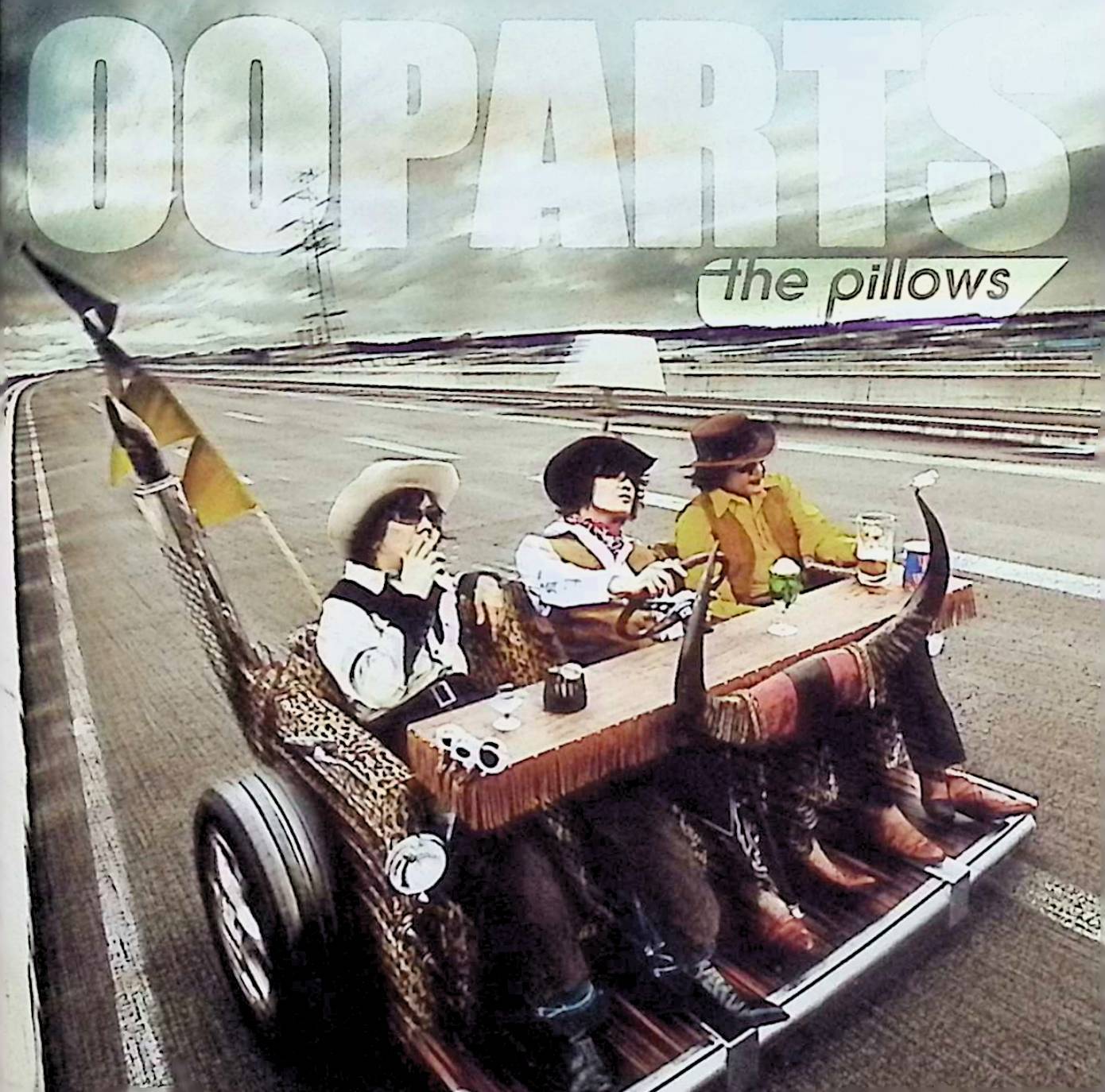 「 OOPARTS（初回生産限定盤・DVD付）」 the pillows ディスク： 1 1 Dance with God 2 YOUR ORDER 3 メロディー 4 Lemon Drops 5 FOXES 6 Beyond the moon 7 ジョニー・ストロボ 8 雨上がりに見た幻 9 LIFE SIZE LIFE (The bag is small,and I don’t enter) 10 Primer Beat ディスク： 2 1 YOUR ORDER (Video Clip) JAN： 4988064239382 ◇帯付き 🐾 安心の検品・保証 当店ではすべての商品を1点ずつ丁寧に検品したうえで出品しております。 万が一、商品に不備がございましたら、商品到着日から30日以内であれば返品・返金を承ります。どうぞ安心してご利用ください。 🐾 送料無料・スピード発送 AM11時までのご注文は、日本郵便〈ゆうメール〉にて当日発送いたします。 ※ゆうメールは土日祝日の配達がございません。あらかじめご了承ください。 商品は防水クッション封筒で丁寧に梱包し、ポストへお届けします。 🐾 まとめ買いがおトク！クーポン配布中 2点以上のご購入　→　100円引き 4点以上のご購入　→　400円引き 8点以上のご購入　→　1000円引きDISC PLUSは映画・音楽好きのための専門中古ショップです。 レア盤、絶版アイテム、懐かしの名作など、毎日新商品入荷中！ 🐾 まとめ買いでおトクなクーポン配布中🐾