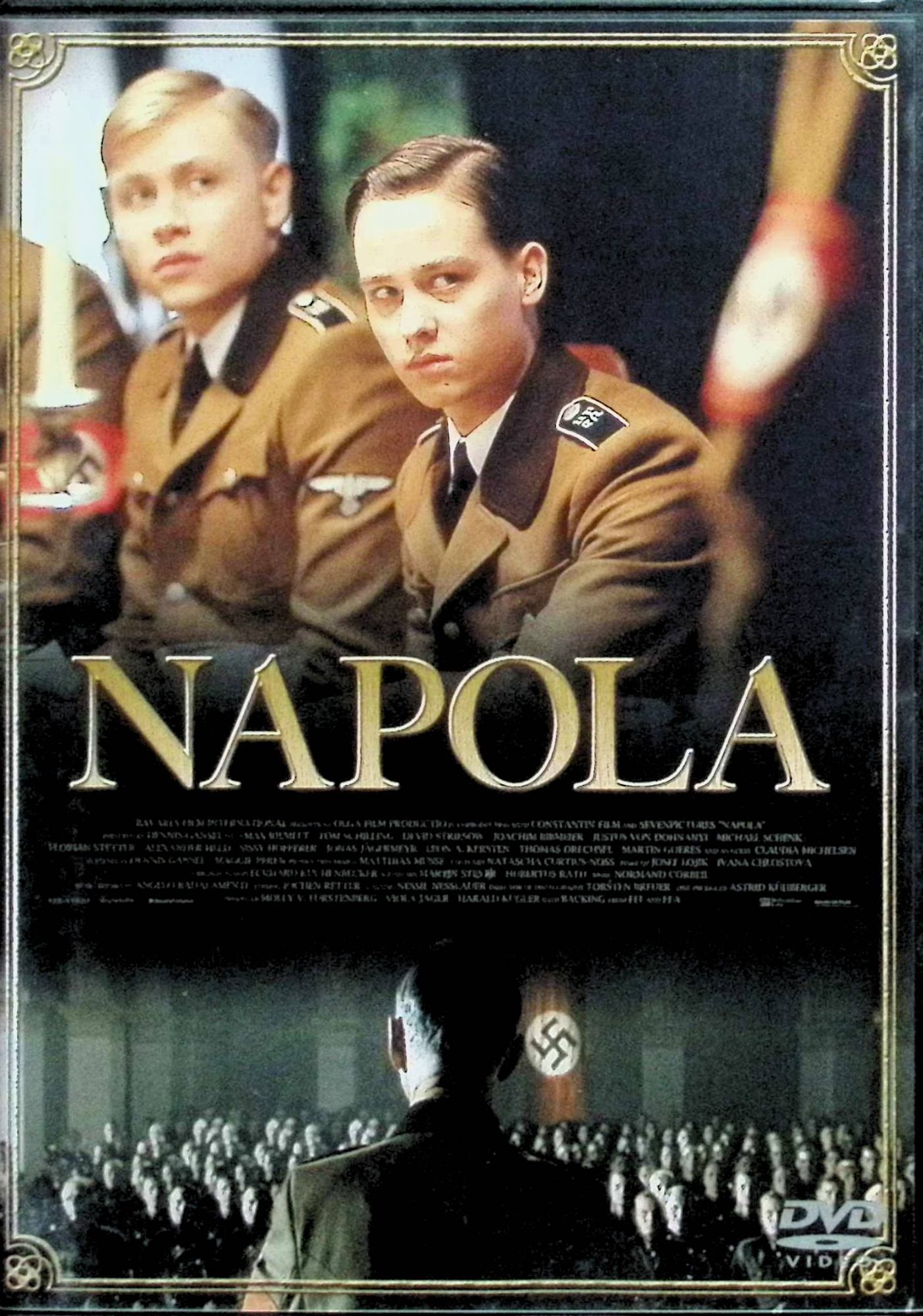 「 エリート養成機関 ナポラ [DVD]」 トム・シリング、フロリアン・シュテッター、マックス・リーメルト 監督 デニス・ガンゼル 1942年、ナチス・ドイツのエリート養成学校「ナポラ」にボクシングの才能を買われて入学した少年フリードリッヒ（マックス・リーメルト）の運命を描く戦争ドラマ。厳格な軍事訓練とイデオロギー洗脳の中で、友情と良心の間で揺れ動く。トム・シリング演じる反骨の教師、フロリアン・シュテッターの冷徹な生徒が織りなす緊張感が光る。理想と現実の狭間で崩壊する若者たちの悲劇を、息をのむリアリティで追う。 ジャンル ドラマ／戦争／歴史 受賞歴 ドイツ映画賞 脚本賞受賞ほか。 音声： ドイツ語 字幕： 日本語 JANコード： 4947864910631 🐾 安心の検品・保証 当店ではすべての商品を1点ずつ丁寧に検品したうえで出品しております。 万が一、商品に不備がございましたら、商品到着日から30日以内であれば返品・返金を承ります。どうぞ安心してご利用ください。 🐾 送料無料・スピード発送 AM11時までのご注文は、日本郵便〈ゆうメール〉にて当日発送いたします。 ※ゆうメールは土日祝日の配達がございません。あらかじめご了承ください。 商品は防水クッション封筒で丁寧に梱包し、ポストへお届けします。 🐾 まとめ買いがおトク！クーポン配布中 2点以上のご購入　→　100円引き 4点以上のご購入　→　400円引き 8点以上のご購入　→　1,000円引きDISC PLUSは映画・音楽好きのための専門中古ショップです。 レア盤、絶版アイテム、懐かしの名作など、毎日新商品入荷中！ 🐾 まとめ買いでおトクなクーポン配布中 🐾