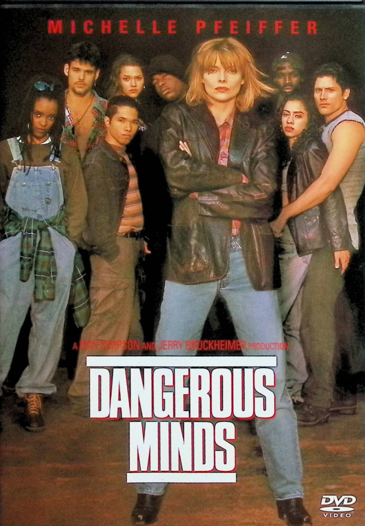 「 デンジャラス・マインド 卒業の日まで [DVD]」 ミシェル・ファイファー、ジョージ・ダンザ 監督 ジョン・N・スミス 元海兵隊員のルアン（ミシェル・ファイファー）が、カリフォルニアの荒れた高校で問題児クラスを任される。空手や独自の授業で生徒の心をつかみ、詩や人生の教訓を通じて夢を与えるが、校長の圧力や生徒のトラブルが次々発生。友情教師ハル（ジョージ・ダンザ）の支えで卒業まで奮闘する実話ベースの100分。 ジャンル ドラマ／教育／青春 音声： 日本語・英語 字幕： 日本語・英語 JANコード： 4959241942265 🐾 安心の検品・保証 当店ではすべての商品を1点ずつ丁寧に検品したうえで出品しております。 万が一、商品に不備がございましたら、商品到着日から30日以内であれば返品・返金を承ります。どうぞ安心してご利用ください。 🐾 送料無料・スピード発送 AM11時までのご注文は、日本郵便〈ゆうメール〉にて当日発送いたします。 ※ゆうメールは土日祝日の配達がございません。あらかじめご了承ください。 商品は防水クッション封筒で丁寧に梱包し、ポストへお届けします。 🐾 まとめ買いがおトク！クーポン配布中 2点以上のご購入　→　100円引き 4点以上のご購入　→　400円引き 8点以上のご購入　→　1,000円引きDISC PLUSは映画・音楽好きのための専門中古ショップです。 レア盤、絶版アイテム、懐かしの名作など、毎日新商品入荷中！ 🐾 まとめ買いでおトクなクーポン配布中