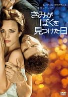 「 きみがぼくを見つけた日 [DVD]」 レイチェル・マクアダムス (出演), エリック・バナ (出演), ロベルト・シュベンケ (監督) 時空を超え、人生の様々な時間に移動し続けるヘンリー。どこに移動するかわからないこの孤独な旅人はクレアという少女と出会う。以来クレアは彼への思いを募らせ、大人になったある日、図書館司書をしている彼と再会。彼らは恋に落ちて結婚に踏み切るのだが……。 未来からやってきたひとりの男と、彼が愛した女性の切ない恋を描き、全米でベストセラーになったオードリー・ニッフェネガーの同名小説を映画化。『きみに読む物語』のレイチェル・マクアダムスと、『ミュンヘン』『ブーリン家の姉妹』の演技派俳優エリック・バナを主演に、壮大な時の流れの中で運命的な愛に生きる男女の姿を描いた感動作だ。 音声： 日本語・英語・タイ語 字幕： 日本語・英語・タイ語 JANコード： 4988135779571 🐾 安心の検品・保証 当店ではすべての商品を1点ずつ丁寧に検品したうえで出品しております。 万が一、商品に不備がございましたら、商品到着日から30日以内であれば返品・返金を承ります。どうぞ安心してご利用ください。 🐾 送料無料・スピード発送 AM11時までのご注文は、日本郵便〈ゆうメール〉にて当日発送いたします。 ※ゆうメールは土日祝日の配達がございません。あらかじめご了承ください。 商品は防水クッション封筒で丁寧に梱包し、ポストへお届けします。 🐾 まとめ買いがおトク！クーポン配布中 2点以上のご購入　→　100円引き 4点以上のご購入　→　400円引き 8点以上のご購入　→　1,000円引きDISC PLUSは映画・音楽好きのための専門中古ショップです。 レア盤、絶版アイテム、懐かしの名作など、毎日新商品入荷中！ 🐾 まとめ買いでおトクなクーポン配布中🐾
