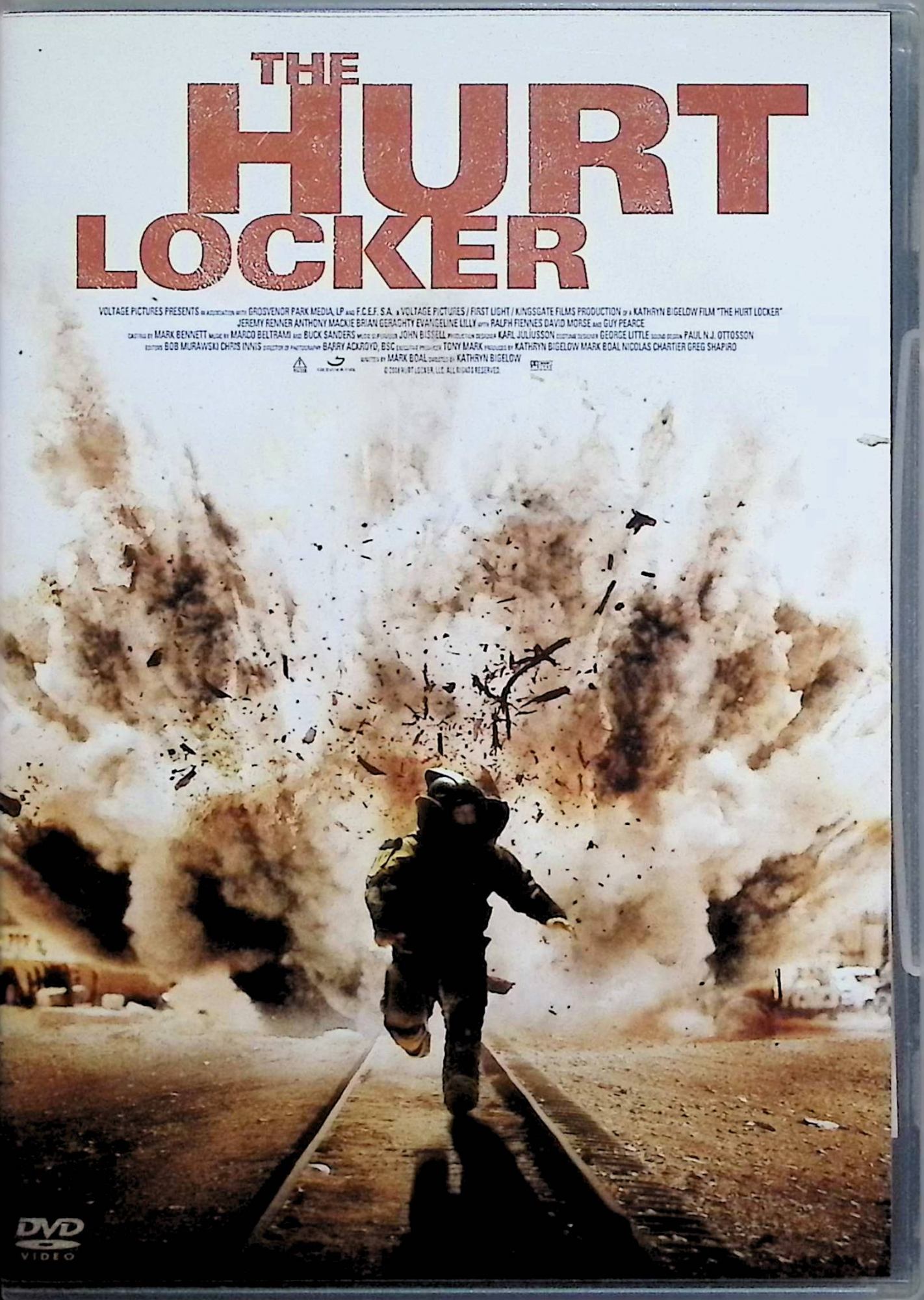 「 ハート・ロッカー [DVD]」 ジェレミー・レナー (出演), アンソニー・マッキー (出演), キャスリン・ビグロー (監督) '04年夏、イラクのバグダッド郊外。アメリカ軍の爆発処理班に新しいリーダーとして就任したウィリアム・ジェームズ二等軍曹は、基本的な安全対策も行わず、部下たちを不安にさせるばかり。彼は虚勢を張るただの命知らずなのか、それとも勇敢なプロなのか。 世界で最も危険な仕事＝アメリカ軍爆発物処理班の活躍を描き、アカデミー賞の最有力と目される作品。『ハートブルー』『K-19』のキャスリン・ビグロー監督が、爆弾処理を巡る緊迫した人間ドラマを描く。主演はジェレミー・レナー。また、レイフ・ファインズ、ガイ・ピアース、デヴィッド・モースなど、豪華実力派俳優陣が脇を固めているのも話題。 音声： 日本語・英語 字幕： 日本語 JANコード： 4988013411524 🐾 安心の検品・保証 当店ではすべての商品を1点ずつ丁寧に検品したうえで出品しております。 万が一、商品に不備がございましたら、商品到着日から30日以内であれば返品・返金を承ります。どうぞ安心してご利用ください。 🐾 送料無料・スピード発送 AM11時までのご注文は、日本郵便〈ゆうメール〉にて当日発送いたします。 ※ゆうメールは土日祝日の配達がございません。あらかじめご了承ください。 商品は防水クッション封筒で丁寧に梱包し、ポストへお届けします。 🐾 まとめ買いがおトク！クーポン配布中 2点以上のご購入　→　100円引き 4点以上のご購入　→　400円引き 8点以上のご購入　→　1,000円引きDISC PLUSは映画・音楽好きのための専門中古ショップです。 レア盤、絶版アイテム、懐かしの名作など、毎日新商品入荷中！ 🐾 まとめ買いでおトクなクーポン配布中 🐾