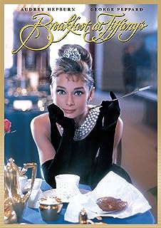 「 ティファニーで朝食を [DVD]」 オードリー・ヘプバーン (出演), ジョージ・ペパード (出演), ブレイク・エドワーズ (監督) ニューヨークの超一流宝石店ティファニーを観光名所に仕立て上げた、ヘプバーンの代表作の一つ。猫と二人暮らしのホリーは、いわばコール・ガール。ティファニーのショーウインドーを眺めながらパンをかじるのが大好きだ。ある日、彼女のアパートに、何やら怪しげな若手小説家が引っ越してくる。金持ち中年女の世話を受ける彼は、妖精のように捉えどころがなく、時として少女のように純真なホリーに次第に心惹かれるようになるが……。ヘプバーンの魅力満開。その優雅で軽やかな身のこなし、細身の体にフィットしたファッションの数々、愛くるしい微笑は忘れられない。おしゃれで都会的センスあふれるラブ・ストーリーの佳品。 音声： 日本語・英語 字幕： 日本語・英語 JANコード： 4988113811637 🐾 安心の検品・保証 当店ではすべての商品を1点ずつ丁寧に検品したうえで出品しております。 万が一、商品に不備がございましたら、商品到着日から30日以内であれば返品・返金を承ります。どうぞ安心してご利用ください。 🐾 送料無料・スピード発送 AM11時までのご注文は、日本郵便〈ゆうメール〉にて当日発送いたします。 ※ゆうメールは土日祝日の配達がございません。あらかじめご了承ください。 商品は防水クッション封筒で丁寧に梱包し、ポストへお届けします。 🐾 まとめ買いがおトク！クーポン配布中 2点以上のご購入　→　100円引き 4点以上のご購入　→　400円引き 8点以上のご購入　→　1,000円引きDISC PLUSは映画・音楽好きのための専門中古ショップです。 レア盤、絶版アイテム、懐かしの名作など、毎日新商品入荷中！ 🐾 まとめ買いでおトクなクーポン配布中🐾