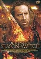 「 デビルクエスト スペシャル・エディション [DVD]」 ニコラス・ケイジ (出演), ロン・パールマン (出演), ドミニク・セナ (監督) 14世紀。十字軍に従軍していた騎士のベイメンとフェルソンが故郷に帰ってくると、祖国は疫病が蔓延し存亡の危機に瀕していた。ベイメンたちは災いの元凶の魔女だとして糾弾されている少女アンナを、悪魔祓いいの儀式が行われる教会まで護送することになるが……。 『ナショナル・トレジャー』のニコラス・ケイジが『60セカンズ』のドミニク・セナ監督と再タッグを組んだスペクタクル・アクション。14世紀のヨーロッパを舞台に、魔女の烙印を押された少女を護送することになった騎士たちの危険だらけの旅を描く。主人公が十字軍の騎士という設定など、スペクタクル史劇の味わいにホラーテイストを加えた異色作。 音声： 日本語・英語 字幕： 日本語 JANコード： 4988111241061 🐾 安心の検品・保証 当店ではすべての商品を1点ずつ丁寧に検品したうえで出品しております。 万が一、商品に不備がございましたら、商品到着日から30日以内であれば返品・返金を承ります。どうぞ安心してご利用ください。 🐾 送料無料・スピード発送 AM11時までのご注文は、日本郵便〈ゆうメール〉にて当日発送いたします。 ※ゆうメールは土日祝日の配達がございません。あらかじめご了承ください。 商品は防水クッション封筒で丁寧に梱包し、ポストへお届けします。 🐾 まとめ買いがおトク！クーポン配布中 2点以上のご購入　→　100円引き 4点以上のご購入　→　400円引き 8点以上のご購入　→　1,000円引きDISC PLUSは映画・音楽好きのための専門中古ショップです。 レア盤、絶版アイテム、懐かしの名作など、毎日新商品入荷中！ 🐾 まとめ買いでおトクなクーポン配布中