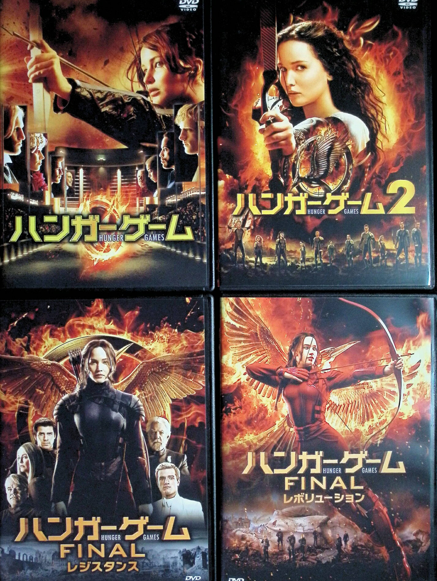 「 ハンガー・ゲーム 4作品セット[DVD]」 ジェニファー・ローレンス (出演)、ジョシュ・ハッチャーソン (出演)、リアム・ヘムズワース (出演)、ウディ・ハレルソン (出演)、ドナルド・サザーランド (出演)、監督 ゲイリー・ロス、フランシス・ローレンス 独裁国家パネムで毎年実施される死のゲーム「ハンガー・ゲーム」。少女カットニスが妹の代わりに選出され、24人のプレイヤーとの究極のサバイバル戦に挑む。第2弾では歴代優勝者による闘技場へ、第3・4弾では反乱軍による独裁政権打倒の戦いを描く。世界的ベストセラー原作のディストピア・アクション全4作品セット。 ジャンル SF／アクション 音声： 日本語・英語 字幕： 日本語・英語 JANコード： 4988111243171 🐾 安心の検品・保証 当店ではすべての商品を1点ずつ丁寧に検品したうえで出品しております。 万が一、商品に不備がございましたら、商品到着日から30日以内であれば返品・返金を承ります。どうぞ安心してご利用ください。 🐾 送料無料・スピード発送 AM11時までのご注文は、日本郵便〈ゆうメール〉にて当日発送いたします。 ※ゆうメールは土日祝日の配達がございません。あらかじめご了承ください。 商品は防水クッション封筒で丁寧に梱包し、ポストへお届けします。 🐾 まとめ買いがおトク！クーポン配布中 2点以上のご購入　→　100円引き 4点以上のご購入　→　400円引き 8点以上のご購入　→　1,000円引きDISC PLUSは映画・音楽好きのための専門中古ショップです。 レア盤、絶版アイテム、懐かしの名作など、毎日新商品入荷中！ 🐾 まとめ買いでおトクなクーポン配布中 🐾