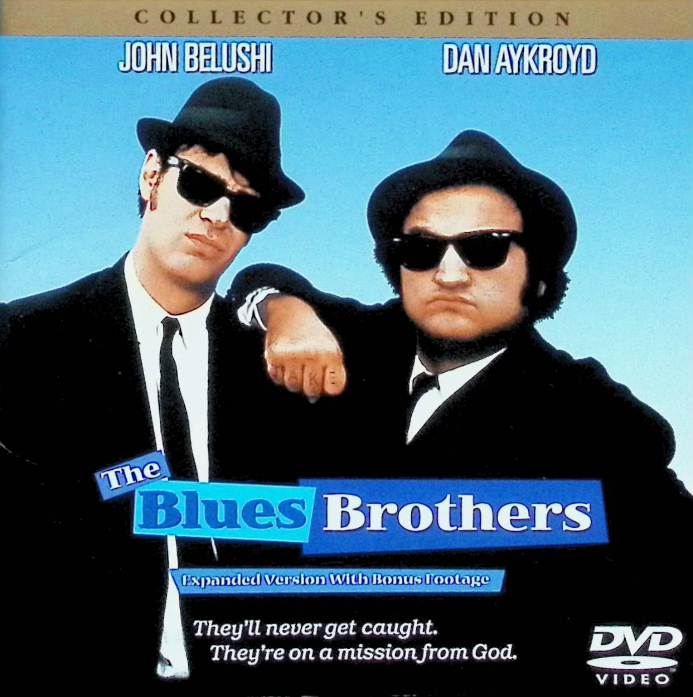 「 ブルース・ブラザース コレクターズ・エディション [DVD]」 ジョン・ベルーシ (出演)、ダン・エイクロイド (出演)、キャリー・フィッシャー (出演)、ジョン・ランディス (監督) 内容解説 刑務所から仮釈放されたジェイクは、弟エルウッドと共に育ったカトリック孤児院を訪れ、5000ドルの税金が払えず閉鎖の危機にあると知る。二人はかつてのバンド「ブルース・ブラザース」を再結成し、孤児院を救う資金集めに奔走する。警察やネオナチ集団に追われながらも、ジェームズ・ブラウン、レイ・チャールズ、アレサ・フランクリンら音楽界の巨匠たちと共に魂のステージを繰り広げる。 ジャンル 音楽映画／ミュージカル／コメディ／アクション 受賞・評価 人気テレビ番組『サタデー・ナイト・ライブ』のキャラクターから生まれたカルト的名作。ブルース・R&B・ソウルの伝説的アーティストが多数出演する音楽映画の金字塔として絶大な人気を誇る。 音声： 英語 字幕： 日本語・英語 JANコード： 4988107172577 ◇帯付き 🐾 安心の検品・保証 当店ではすべての商品を1点ずつ丁寧に検品したうえで出品しております。 万が一、商品に不備がございましたら、商品到着日から30日以内であれば返品・返金を承ります。どうぞ安心してご利用ください。 🐾 送料無料・スピード発送 AM11時までのご注文は、日本郵便〈ゆうメール〉にて当日発送いたします。 ※ゆうメールは土日祝日の配達がございません。あらかじめご了承ください。 商品は防水クッション封筒で丁寧に梱包し、ポストへお届けします。 🐾 まとめ買いがおトク！クーポン配布中 2点以上のご購入　→　100円引き 4点以上のご購入　→　400円引き 8点以上のご購入　→　1,000円引きDISC PLUSは映画・音楽好きのための専門中古ショップです。 レア盤、絶版アイテム、懐かしの名作など、毎日新商品入荷中！ 🐾 まとめ買いでおトクなクーポン配布中 🐾
