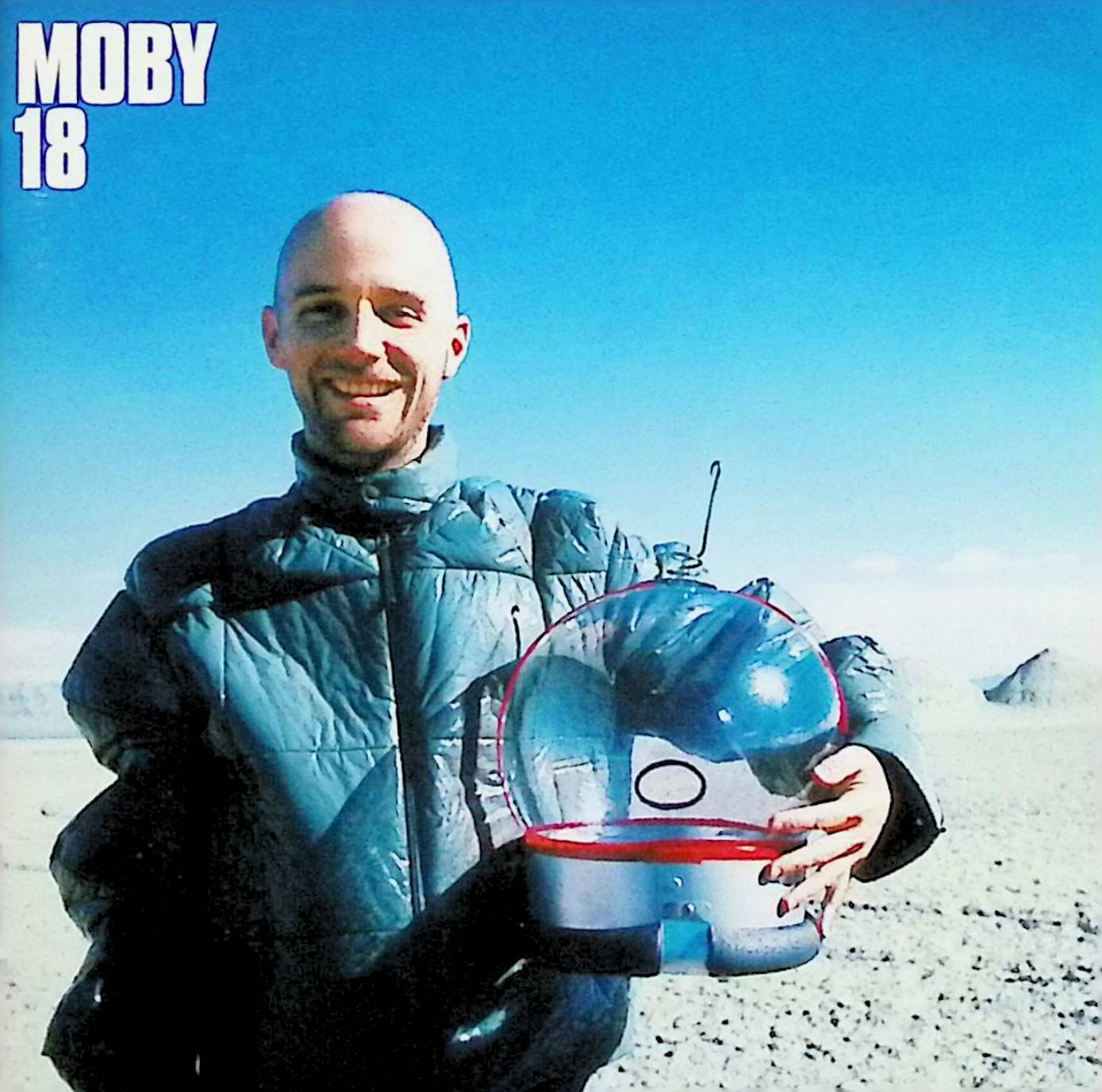 「 18（2枚組）」 Moby 収録曲リスト Disc 1 1. We Are All Made of Stars 2. In This World 3. In My Heart 4. Great Escape 5. Signs of Love 6. One of These Mornings 7. Another Woman 8. Fireworks 9. Extreme Ways 10. Jam for the Ladies 11. Sunday (The Day Before My Birthday) 12. 18 13. Sleep Alone 14. At Least We Tried 15. Harbour 16. Look Back In 17. The Rafters 18. I'm Not Worried at All Disc 2 1. We Are All Made of Stars (Cornelius Remix) 2. Soul to Love 3. We Are All Made of Stars (Slow Synth Version) JAN： 4520227000097 ◇帯付き 🐾 安心の検品・保証 当店ではすべての商品を1点ずつ丁寧に検品したうえで出品しております。 万が一、商品に不備がございましたら、商品到着日から30日以内であれば返品・返金を承ります。どうぞ安心してご利用ください。 🐾 送料無料・スピード発送 AM11時までのご注文は、日本郵便〈ゆうメール〉にて当日発送いたします。 ※ゆうメールは土日祝日の配達がございません。あらかじめご了承ください。 商品は防水クッション封筒で丁寧に梱包し、ポストへお届けします。 🐾 まとめ買いがおトク！クーポン配布中 2点以上のご購入　→　100円引き 4点以上のご購入　→　400円引き 8点以上のご購入　→　1000円引きDISC PLUSは映画・音楽好きのための専門中古ショップです。 レア盤、絶版アイテム、懐かしの名作など、毎日新商品入荷中！ 🐾 まとめ買いでおトクなクーポン配布中🐾