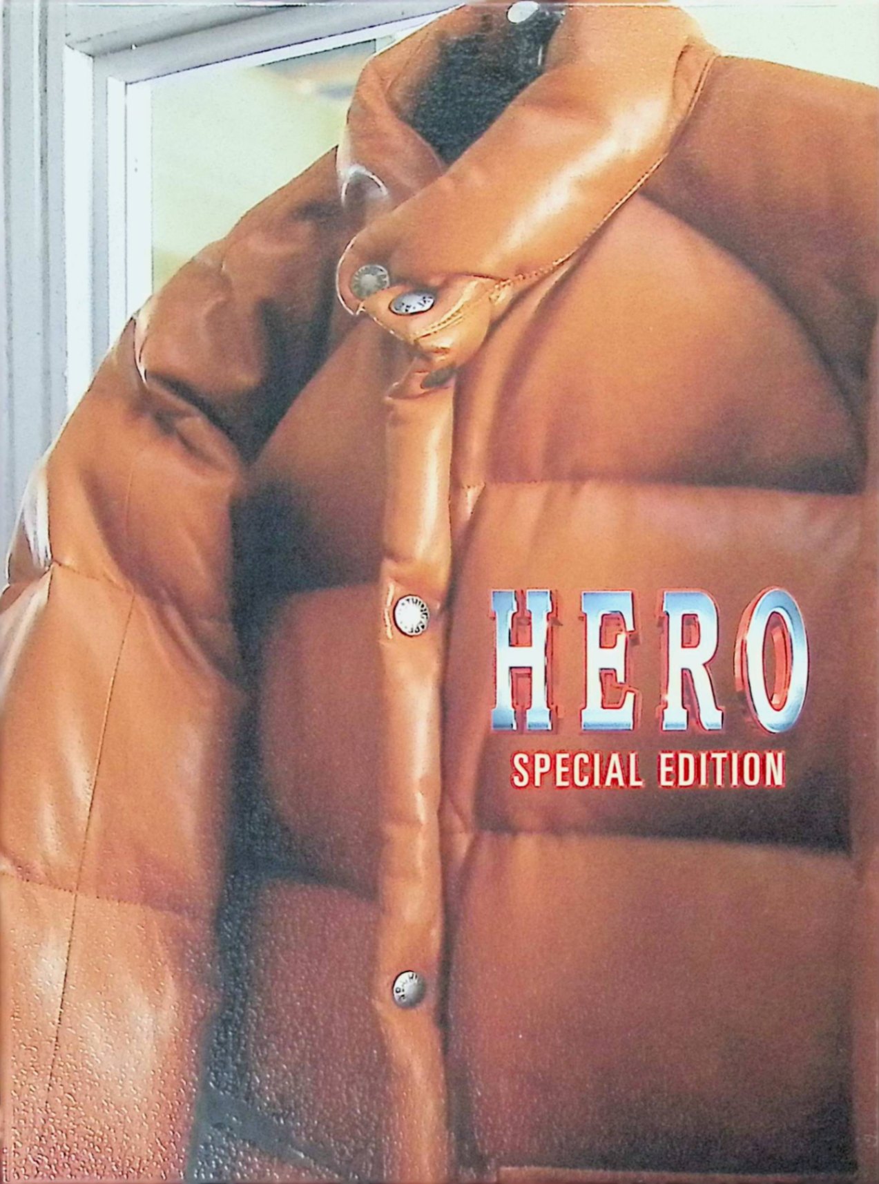 「 HERO 特別限定版(3枚組) [DVD]」 木村拓哉、松たか子、監督鈴木雅之 内容解説 6年ぶりに東京地検城西支部に戻った型破りな検事・久利生公平は、同僚に代わって傷害致死事件の公判を担当することに。早期決着と思われた裁判は、被告の一転無罪主張で紛糾する。敏腕弁護士・蒲生を相手に、久利生は事務官・雨宮舞子とともに真実を追い、韓国・釜山へも飛ぶ。大ヒットドラマ「HERO」の劇場版。特別限定版はメイキング等を収めた3枚組。 ジャンル ドラマ／法廷／エンターテインメント 受賞・評価 2007年公開・東宝配給。平均視聴率34.3%を記録したフジテレビ歴代トップクラスのドラマの映画化として大ヒット。松本幸四郎、イ・ビョンホンら豪華ゲストの出演も話題となった。 JANコード： 4988104047090 ◇ディスク盤面状態良好ですが、携帯クリーナーは付属致しません。 🐾 安心の検品・保証 当店ではすべての商品を1点ずつ丁寧に検品したうえで出品しております。 万が一、商品に不備がございましたら、商品到着日から30日以内であれば返品・返金を承ります。どうぞ安心してご利用ください。 🐾 送料無料・スピード発送 AM11時までのご注文は、日本郵便〈ゆうメール〉にて当日発送いたします。 ※ゆうメールは土日祝日の配達がございません。あらかじめご了承ください。 商品は防水クッション封筒で丁寧に梱包し、ポストへお届けします。 🐾 まとめ買いがおトク！クーポン配布中 2点以上のご購入　→　100円引き 4点以上のご購入　→　400円引き 8点以上のご購入　→　1,000円引きDISC PLUSは映画・音楽好きのための専門中古ショップです。 レア盤、絶版アイテム、懐かしの名作など、毎日新商品入荷中！ 🐾 まとめ買いでおトクなクーポン配布中 🐾