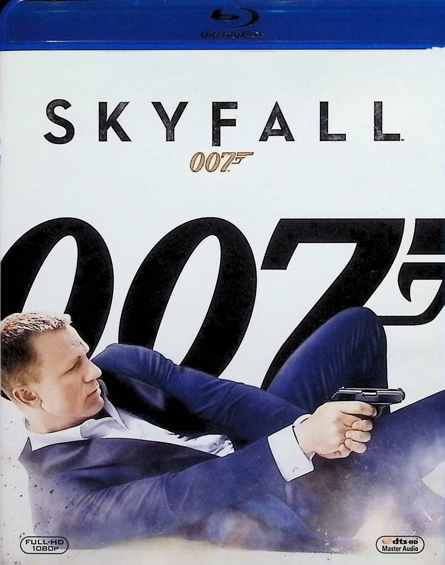 「 007/スカイフォール [Blu-ray]」 ダニエル・クレイグ、ハビエル・バルデム、ジュディ・デンチ、監督サム・メンデス 内容解説 イスタンブールでNATO諜報員の潜入リストが収められたハードドライブが奪われ、任務中の事故で消息を絶ったボンドが復帰する中、MI6本部が爆破テロに見舞われる。Mに深い恨みを抱く元エージェントのシルヴァを追うボンドの戦いは、やがて彼の生家スカイフォールへ。シリーズ生誕50周年を飾る第23作。 ジャンル アクション／スパイ 受賞・評価 第85回アカデミー賞で歌曲賞（アデルの主題歌「Skyfall」）と音響編集賞を受賞。007シリーズとしては31年ぶりのノミネート、47年ぶりの受賞となった。BAFTA賞2部門、グラミー賞なども獲得。世界興行収入は約11億ドルに達し、007シリーズ歴代最高記録を樹立した。 音声： 日本語・英語 字幕： 日本語・英語 JANコード： 4548967445510 🐾 安心の検品・保証 当店ではすべての商品を1点ずつ丁寧に検品したうえで出品しております。 万が一、商品に不備がございましたら、商品到着日から30日以内であれば返品・返金を承ります。どうぞ安心してご利用ください。 🐾 送料無料・スピード発送 AM11時までのご注文は、日本郵便〈ゆうメール〉にて当日発送いたします。 ※ゆうメールは土日祝日の配達がございません。あらかじめご了承ください。 商品は防水クッション封筒で丁寧に梱包し、ポストへお届けします。 🐾 まとめ買いがおトク！クーポン配布中 2点以上のご購入　→　100円引き 4点以上のご購入　→　400円引き 8点以上のご購入　→　1,000円引きDISC PLUSは映画・音楽好きのための専門中古ショップです。 レア盤、絶版アイテム、懐かしの名作など、毎日新商品入荷中！ 🐾 まとめ買いでおトクなクーポン配布中 🐾