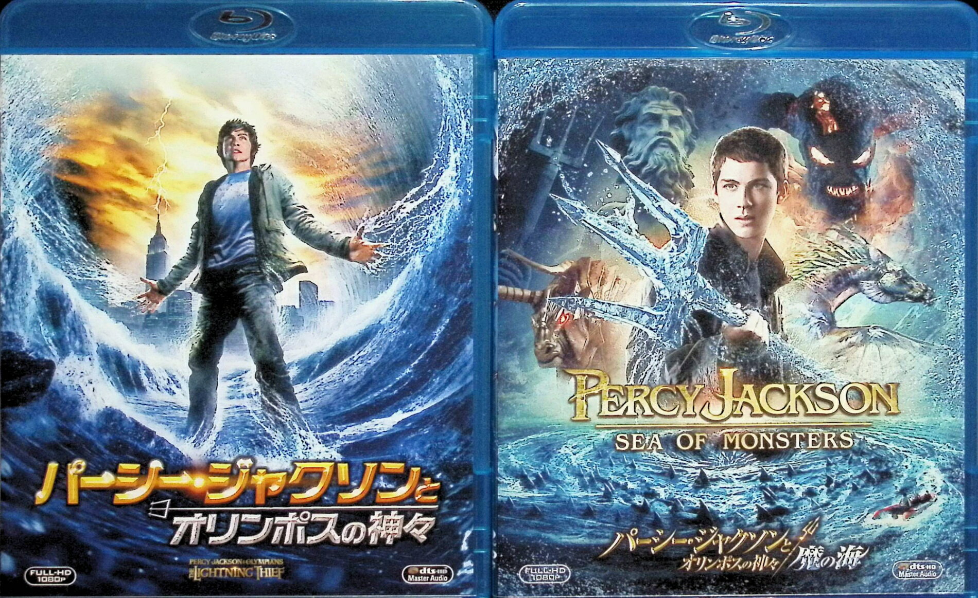 「 パーシー・ジャクソンとオリンポスの神々 2作品セット[Blu-ray+DVD]」 ローガン・ラーマン、アレクサンドラ・ダダリオ、ブランドン・T・ジャクソン、監督クリス・コロンバス／トール・フロイデンタール 内容解説 ギリシャ神話の海神ポセイドンの息子である少年パーシー・ジャクソンの冒険を描くファンタジー2部作セット。盗まれたゼウスの稲妻を探す第1作と、ハーフ訓練所を救う金の羊毛を求めて魔の海に乗り出す「魔の海」を収録。 ジャンル ファンタジー／アドベンチャー 受賞・評価 全米ベストセラー児童文学の映画化。第1作は「ハリー・ポッター」シリーズのクリス・コロンバス監督が手がけ、世界的ヒットを記録した。 音声： 日本語・英語 字幕： 日本語・英語 JANコード： 4988142797926 🐾 安心の検品・保証 当店ではすべての商品を1点ずつ丁寧に検品したうえで出品しております。 万が一、商品に不備がございましたら、商品到着日から30日以内であれば返品・返金を承ります。どうぞ安心してご利用ください。 🐾 送料無料・スピード発送 AM11時までのご注文は、日本郵便〈ゆうメール〉にて当日発送いたします。 ※ゆうメールは土日祝日の配達がございません。あらかじめご了承ください。 商品は防水クッション封筒で丁寧に梱包し、ポストへお届けします。 🐾 まとめ買いがおトク！クーポン配布中 2点以上のご購入　→　100円引き 4点以上のご購入　→　400円引き 8点以上のご購入　→　1,000円引きDISC PLUSは映画・音楽好きのための専門中古ショップです。 レア盤、絶版アイテム、懐かしの名作など、毎日新商品入荷中！ 🐾 まとめ買いでおトクなクーポン配布中 🐾