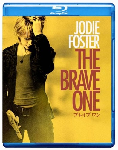 「 ブレイブ ワン [Blu-ray]」 ジョディ・フォスター、ニッキー・カット、テレンス・ハワード、監督ニール・ジョーダン 内容解説 ニューヨークでラジオ番組を持つエリカは、恋人と公園を散歩中に暴漢に襲われ、婚約者を殺されて心身に深い傷を負う。恐怖から抜け出せない彼女は違法に拳銃を手に入れ、夜の街をさまようなかで、犯罪者たちを自らの手で裁いていく。彼女を追う刑事マーサーとの間に芽生える奇妙な信頼が、物語を静かな緊張へと導いていく。 ジャンル サスペンス／ドラマ／クライム 受賞・評価 『クライング・ゲーム』のニール・ジョーダン監督作。9.11以降のアメリカが抱える不安と報復感情を、ひとりの女性の変貌に重ねて描いた社会派サスペンスとして評価された。 音声： 日本語・英語 字幕： 日本語・英語 JANコード： 4988135706522 🐾 安心の検品・保証 当店ではすべての商品を1点ずつ丁寧に検品したうえで出品しております。 万が一、商品に不備がございましたら、商品到着日から30日以内であれば返品・返金を承ります。どうぞ安心してご利用ください。 🐾 送料無料・スピード発送 AM11時までのご注文は、日本郵便〈ゆうメール〉にて当日発送いたします。 ※ゆうメールは土日祝日の配達がございません。あらかじめご了承ください。 商品は防水クッション封筒で丁寧に梱包し、ポストへお届けします。 🐾 まとめ買いがおトク！クーポン配布中 2点以上のご購入　→　100円引き 4点以上のご購入　→　400円引き 8点以上のご購入　→　1,000円引きDISC PLUSは映画・音楽好きのための専門中古ショップです。 レア盤、絶版アイテム、懐かしの名作など、毎日新商品入荷中！ 🐾 まとめ買いでおトクなクーポン配布中🐾