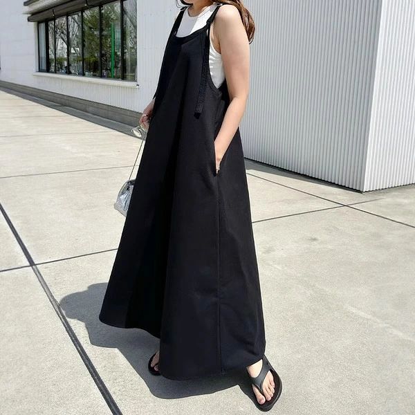 通気性良好なコットンリネン素材 キャミソールタイプロングワンピース ナチュラルで優雅な雰囲気 お出かけやリラックスシーンに最適