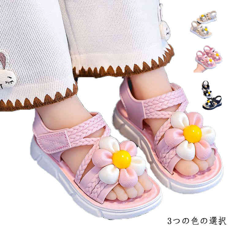 サンダル キッズ ベビーサンダル ビーチサンダル 柔らかい マジックテープ シューズ 花飾り 夏 歩きやすい 滑り止め フラワー ジュニア 姫系 幼児 小学生 軽量 履きやすい 子供靴 女児 女の子 サンダル ストラップサンダル ぺたんこ 花 可愛い おしゃれ カジュアル サイズ 24 25 26 27 28 29 30 31 32 33 34 35 サイズについての説明 24:15cm25:15.5cm26:16cm27:16.5cm28:17cm29:17.5cm30:18cm31:18.5cm32:19cm33:19.5cm34:20cm35:20.5cm 素材 ゴム 色 ピンク ベージュ ブラック 備考 ●サイズ詳細等の測り方はスタッフ間で統一、徹底はしておりますが、実寸は商品によって若干の誤差(1cm～3cm )がある場合がございますので、予めご了承ください。 ●製造ロットにより、細部形状の違いや、同色でも色味に多少の誤差が生じます。 ●パッケージは改良のため予告なく仕様を変更する場合があります。 ▼商品の色は、撮影時の光や、お客様のモニターの色具合などにより、実際の商品と異なる場合がございます。あらかじめ、ご了承ください。 ▼生地の特性上、やや匂いが強く感じられるものもございます。数日のご使用や陰干しなどで気になる匂いはほとんど感じられなくなります。 ▼同じ商品でも生産時期により形やサイズ、カラーに多少の誤差が生じる場合もございます。 ▼他店舗でも在庫を共有して販売をしている為、受注後欠品となる場合もございます。予め、ご了承お願い申し上げます。 ▼出荷前に全て検品を行っておりますが、万が一商品に不具合があった場合は、お問い合わせフォームまたはメールよりご連絡頂けます様お願い申し上げます。速やかに対応致しますのでご安心ください。