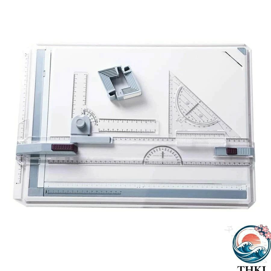 サイズ：A3（51 * 37CM）付属品：T-squareセット、製図板、スケールバー、アジャスター平行定規の描画を装備，スムーズな動きのための2トラックデザイン。製図板には小さなスタンドが付いており、製図時に製図板を支えることができ、製図に便利です。壊れにくい硬質プラスチック製、絶妙な技量、強くて丈夫。 .製図板 A3 図面 定規付 の 卓上製図板 です。製図器 製図用具 製図用品 として 建築 図面 や イラスト 背景 工作 に 使いやすく、傾斜可能 で 速く 正確に 作図 が できます。製図台 としても 便利 です。。 指定された配送時間は承っておりません。【タカミストア】