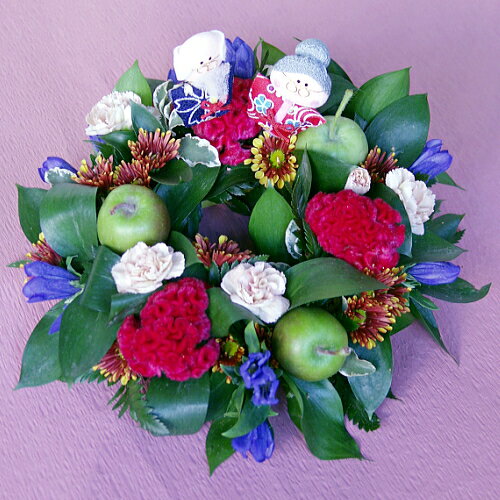 【送料無料】リース(花輪)型の和洋折衷アレンジメント。その斬新さにおじいちゃんもおばあちゃ...