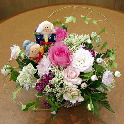 【送料無料】ピンク色の濃淡で、やさしい色合いのかわいらしいアレンジ。 おじいちゃんもおばあ...