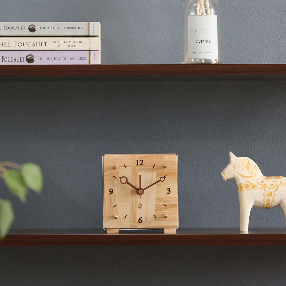 A+ (アクセントプラス) 置時計 アンティーク風 テーブルクロック ア リビング 贈り物 お洒落 可愛い アンティーク 大人 北欧 クラシック 時計 置き時計 卓上 置時計 静音 レトロ かわいい 天然木 クラシックデザイン シャビー アナログ インテリア おしゃれ 雑貨 交目寄せ木 [2]