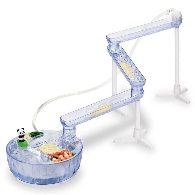 JOYライトのリバティーコーポレーション 流しそうめん器 ウォータースライダー サーフィン パンダ 卓上 ブルー LD-708そうめん流し器 流しそうめん ソーメン 素麺 玩具 スライダー 電池式 長い 食卓 屋外 リバティーコーポレーション｜アングル2