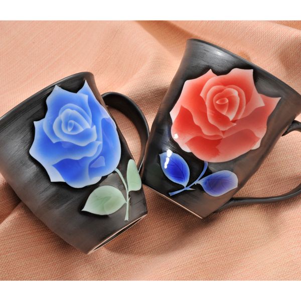 【在庫限り】【名入れ専門】【名入れギフト 陶器】有田焼　薔薇取っ手付マグカップ　2点セット