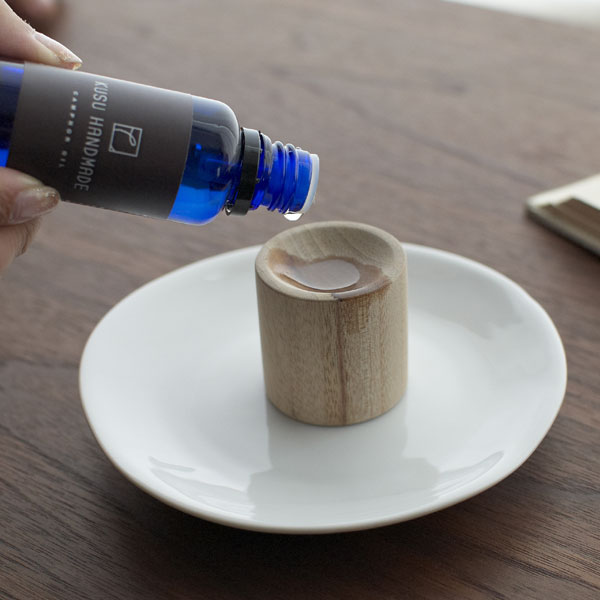 アロマディッシュ「クスハンドメイド」くすのきアロマディッシュ【防虫 防虫剤 消臭 防臭 衣類 ルームフレグランス 臭い消し 芳香剤 アロマグッズ aroma アロマオイル エコ くすのき 楠 清涼感 爽快感 ギフト プレゼント】