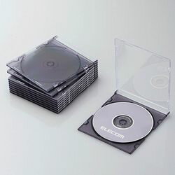 厚さ約5mmのスリムタイプ。コンパクトに収納できるスリムタイプのBlu-ray/DVD/CDケース。厚さ約5mmのスリムタイプのBlu-ray/DVD/CDケースです。スリムタイプなので、同じスペースでも標準タイプに比べて多くの枚数を収納可能です。ケース1枚につきディスク1枚を収納可能です。ケース内側に歌詞カードやインデックスカードも収納可能です。検索キーワード:ELECOM CCDJSCS10CBK([対応機種]Blu-ray Disc/DVD/CD。[収納枚数]1 [入数]10 [カラー]クリアブラック)