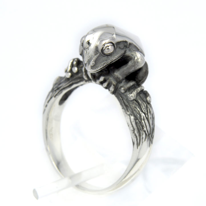 銀の蛙の指輪 ニホンアマガエルリング  シルバー925 銀 silver925 (かえる カエルリング 日本雨蛙 あまがえる)