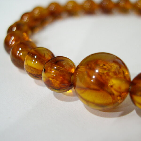 《持ちやすい琥珀色》【おしゃれ 腕輪 コハク ゴールド 圧縮琥珀 運気上昇 お守り 厄除け 魔除け ギフト プレゼント ケース入り】Round Brace 琥珀...