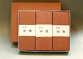 《香木の香り》【伽羅・沈香・白檀】【進物用線香 贈答用線香 お供え物 三種類 ケース入 天然香木】風..