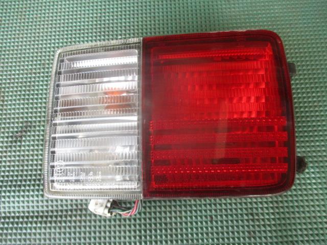 【中古】中古部品 ミニキャブ DS17V 右テールランプ 【3310190100-000255006615500】