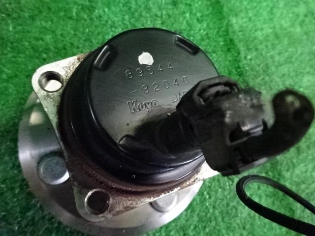 e-cleマートの【中古】中古部品 シエンタ NCP81G リアハブ 【3330980100-001582563444470】｜アングル2