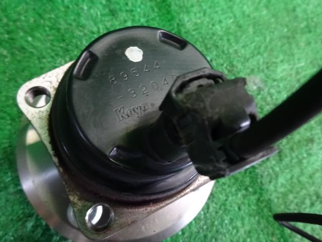 【中古】中古部品 シエンタ NCP81G リアハブ 【3330980100-001582563844470】