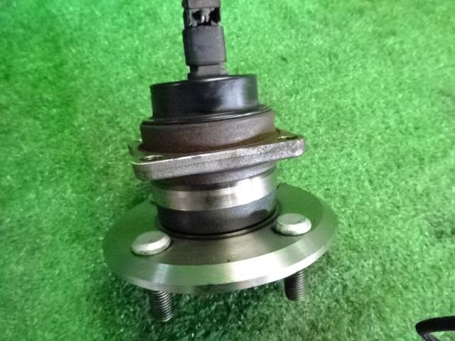 【中古】中古部品 シエンタ NCP81G リアハブ 【3330980100-001582563844470】