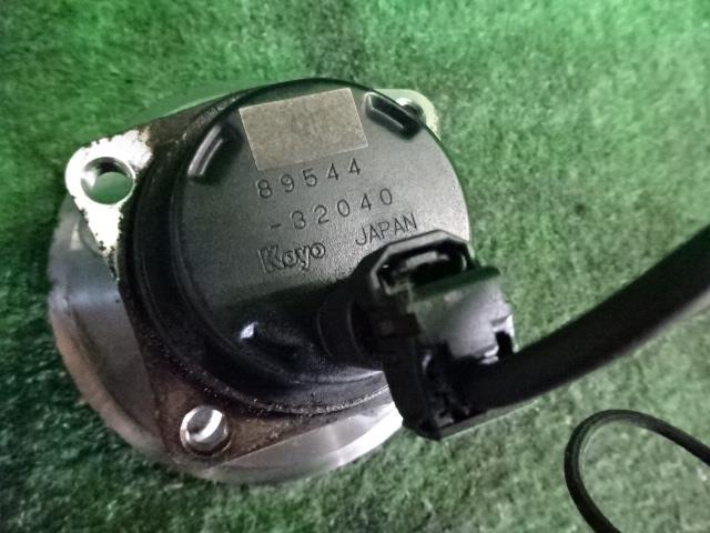 【中古】中古部品 プレミオ NZT240 リアハブ 【3330980100-001645858544470】