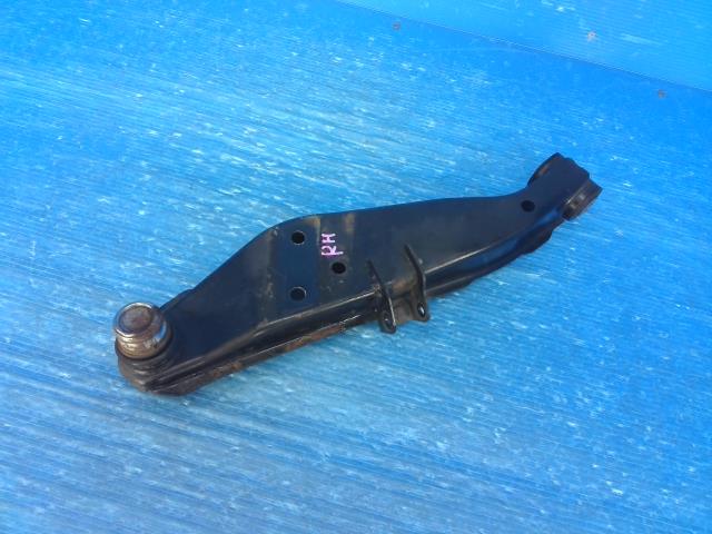 【中古】中古部品 サンバー TW1 右フロントロアアーム 【3310550000-250501000751720】