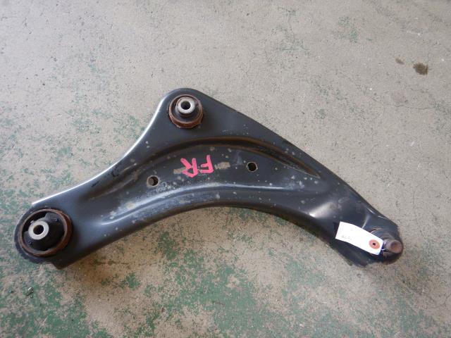 【中古】中古部品 リーフ ZE0 右フロントロアアーム 【3330810100-250625000251720】