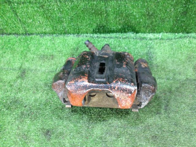 【中古】中古部品 AZ−オフロード JM23W 左フロントキャリパー 【3330420100-250621000144360】