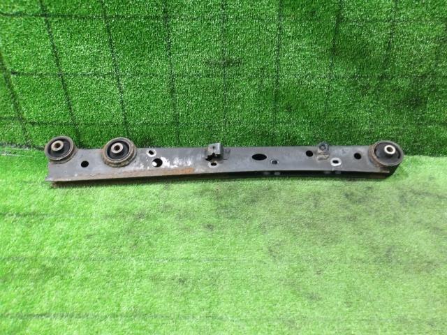 【中古】中古部品 ムーヴキャンバス LA810S 左リアロアアーム 【3330420100-250617000151840】