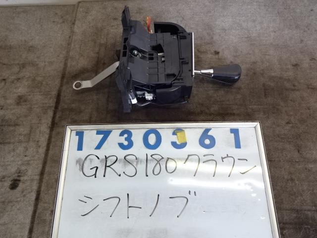 メーカー トヨタ 車名 クラウン 型式類別 12608-0070 グレード 2500 アスリート 認定型式 DBA-GRS180 車両タイプ 4ドアセダン 年式 H18/12 シフト 駆動 通称型式 エンジン型式 4GR-FSE ミッション型式 アクスル型式 車体色 黒 車体色No 202 トリム色No 走行距離(Km) 85,000 メーカー純正品番 33560-30050 部品メーカー品番 保証 0ヶ月/0km 付加情報 チェンジレバー　85358km　特に問題ナシ　小キズ多少アリ　K1730361 商品情報 ※純正番号およびモデル番号は参考としてください。※リビルト部品を購入される際のお願い【再生部品】と表示されているものをリビルト部品と呼んでいます。リビルト部品の場合には、交換時に取り外した部品をご返却していただく場合があります。詳しくはこちら※大物商品(ドア・ボンネット・バンパー等)は個人宅への配送ができない場合がございます。その場合、最寄りの配送業者支店止め等の対応となりますので、あらかじめご了承ください。 ページ上部へ【中古】中古部品 クラウン GRS180 シフトレバー 【3330980100-001364923337850】
