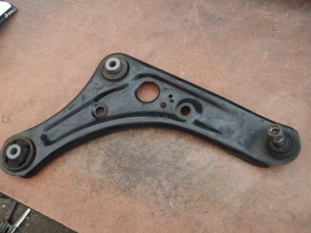 【中古】中古部品 eKワゴン B11W 右フロントロアアーム 【3331010800-000023336951720】