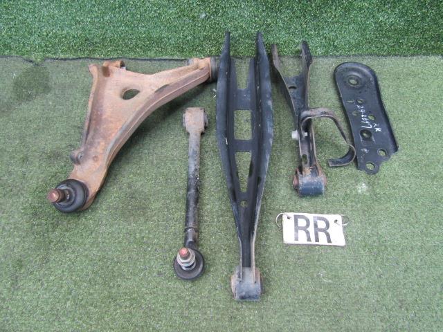 【中古】中古部品 86 ZN6 右リアロアアーム 【3330200100-242697000051820】