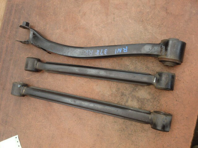 【中古】中古部品 ステラ RN1 右リアロアアーム 【3331010800-000023344851820】